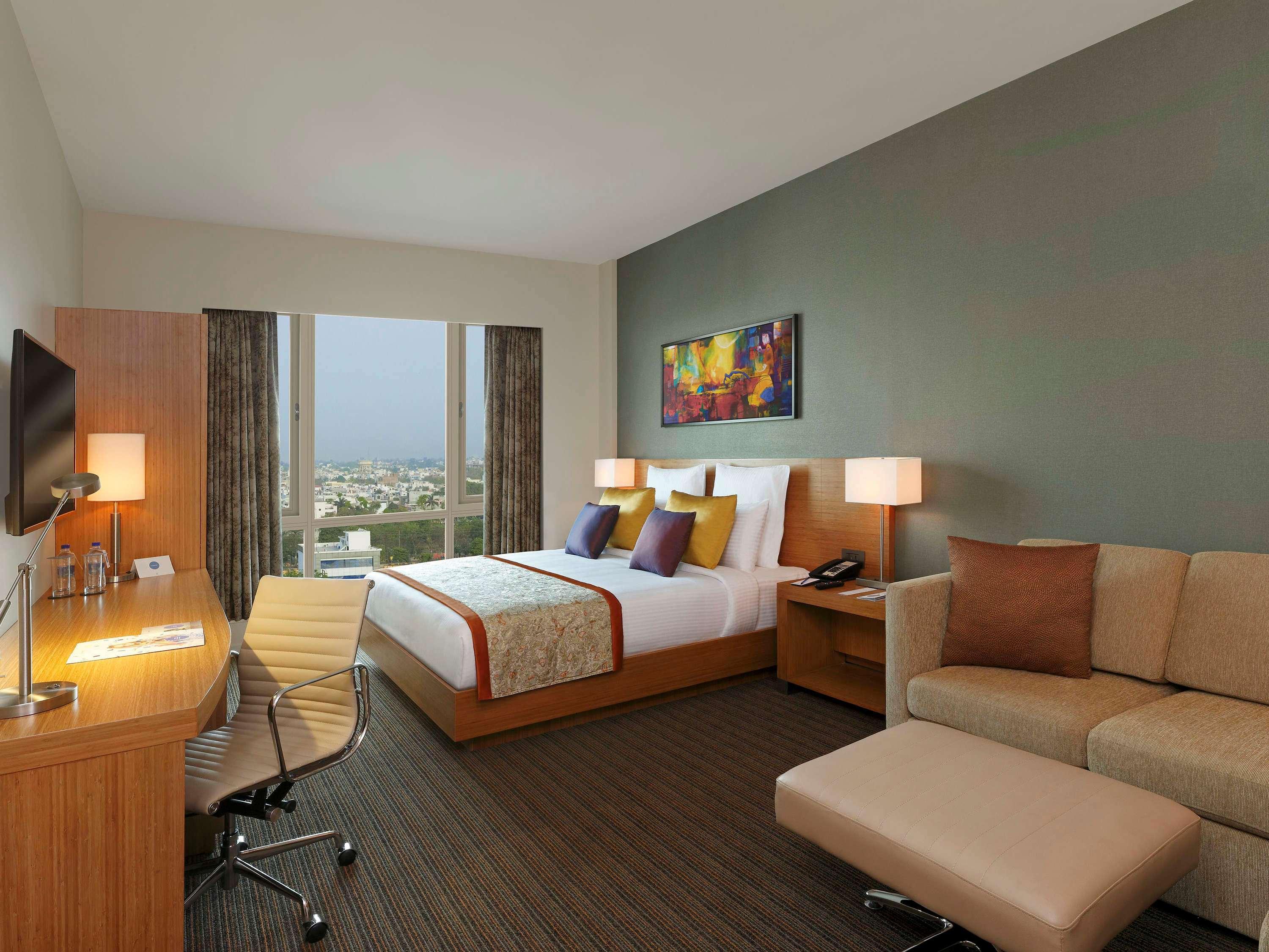Novotel Lucknow Gomti Nagar Exterior foto