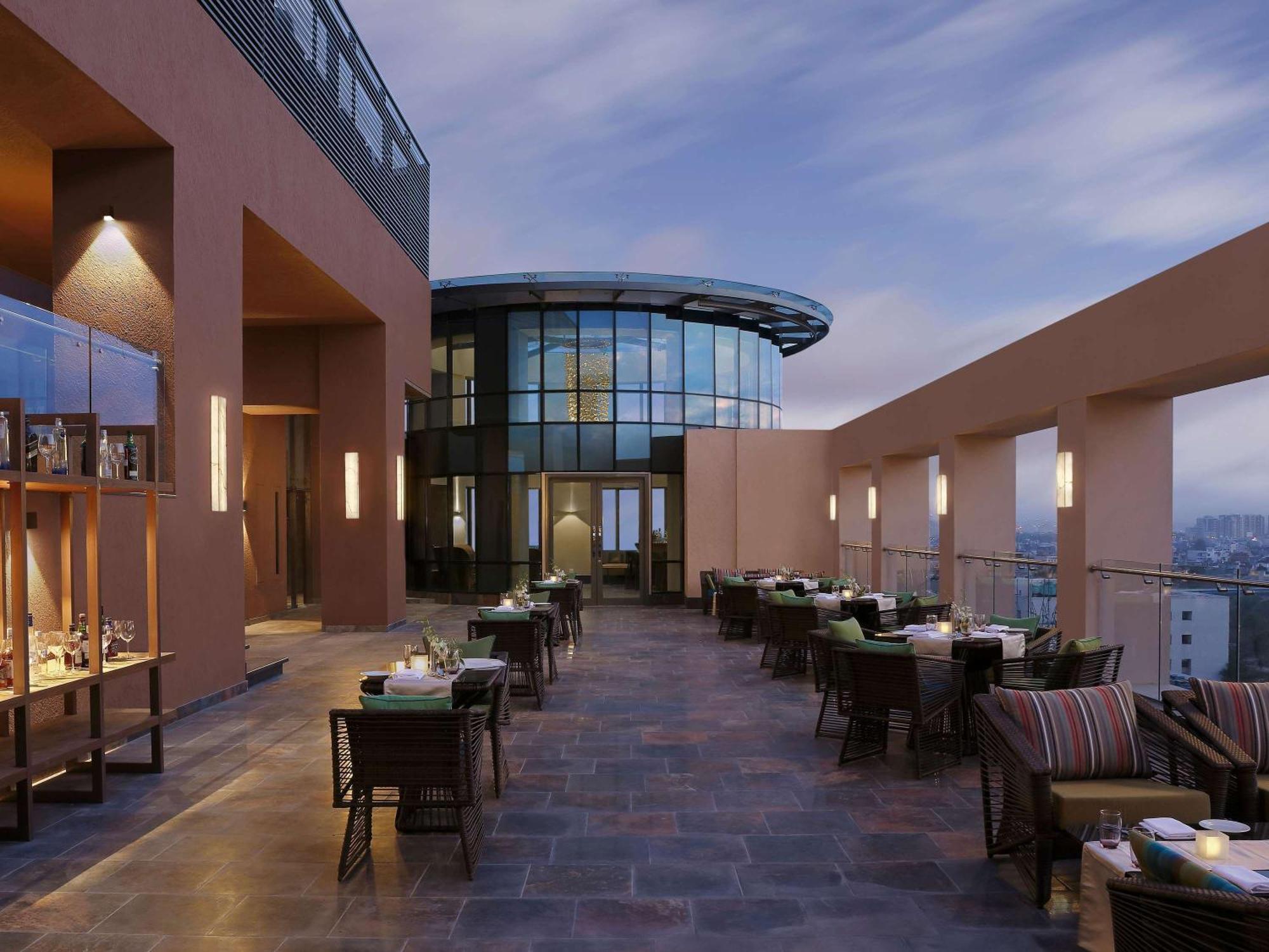 Novotel Lucknow Gomti Nagar Exterior foto